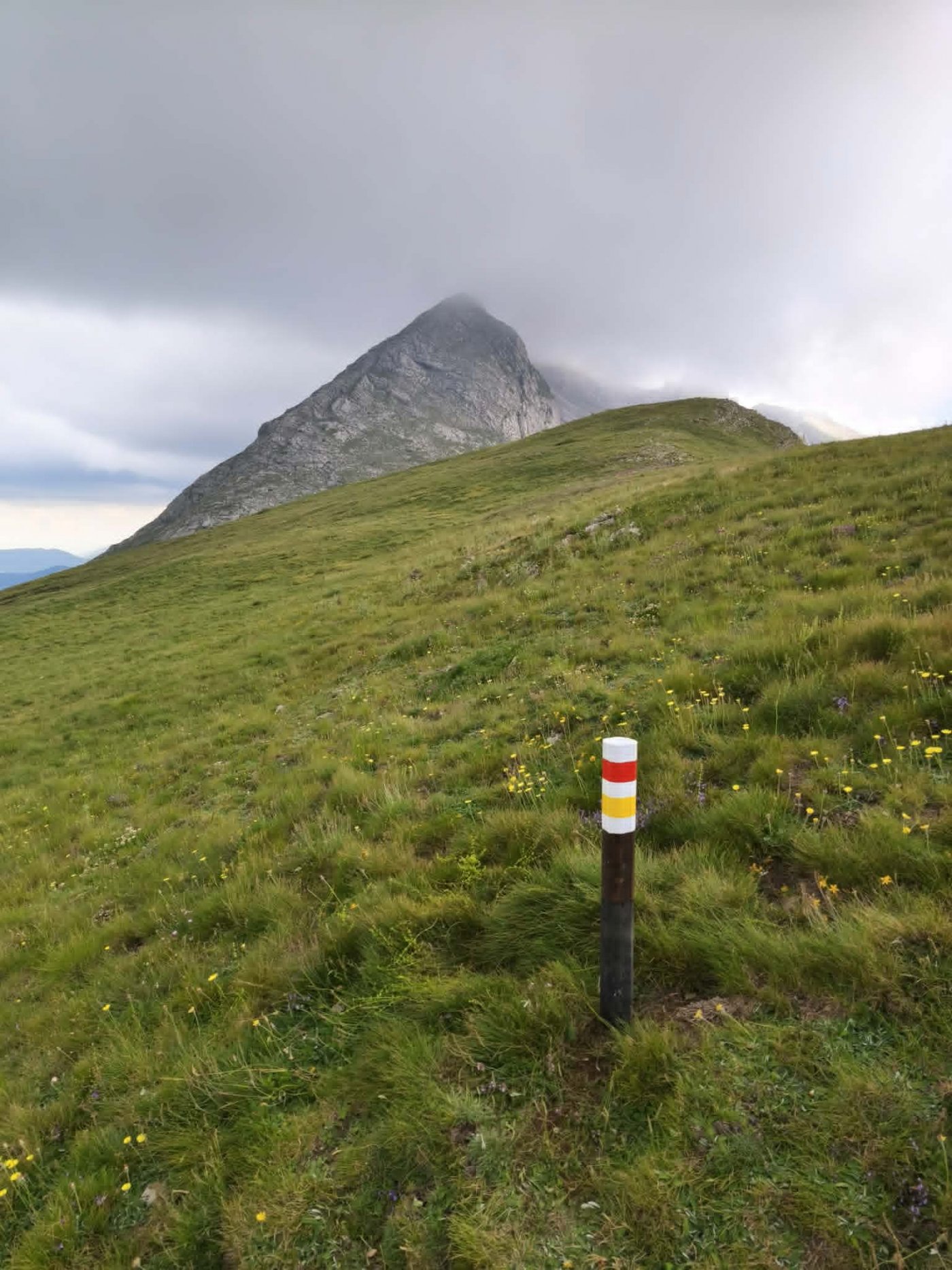 Completion of the Pindus Trail Day Section: Athanasios Diakos – Vardousia mt Refuge - Artotina
